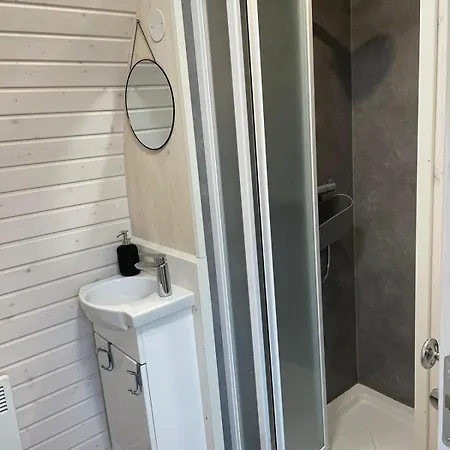 Tiny Igloo Johansson